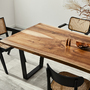Dark elegance: How to emphasize the wood grain?