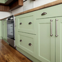 A big transformation for a few crowns: Renovation of a kitchen unit without replacing the door
