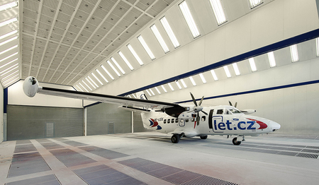 Transport aircraft and aviation technology